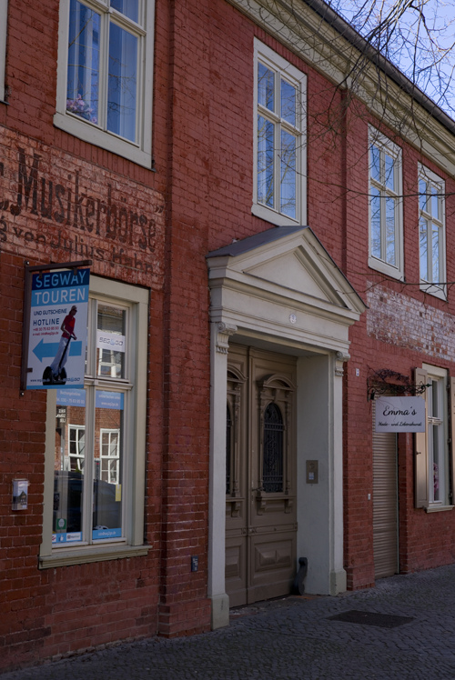 Benkertstraße, Portal