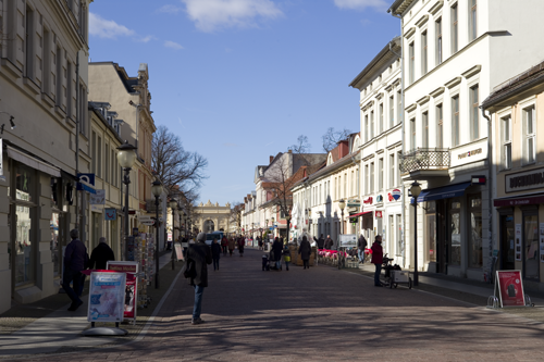 Brandenburger Straße mit Brandenburger Tor